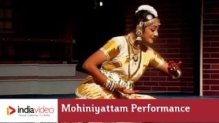 Mohiniyattam performance on Omanathinkal kidaavo  India Video [upl. by Gonyea471]