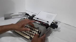 Maquina de escribir OLIVETTI LETTERA 35 [upl. by Miahc879]