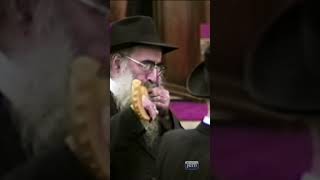 Blowing the Shofar in 770 [upl. by Gnilrets]