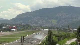 Landings and take off from Tegucigalpa Toncontin HONDURAS [upl. by Obola]